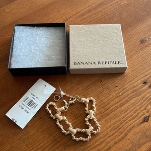Banana Republic gold plated bracelet with lobster clasp.
